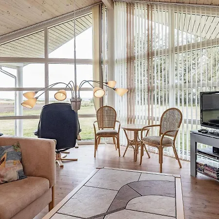 Three-bedroom In Vradal